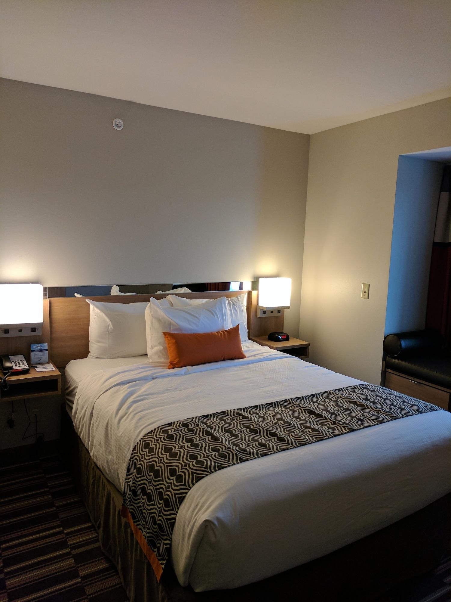 Microtel Inn & Suites By Wyndham Кларион Экстерьер фото