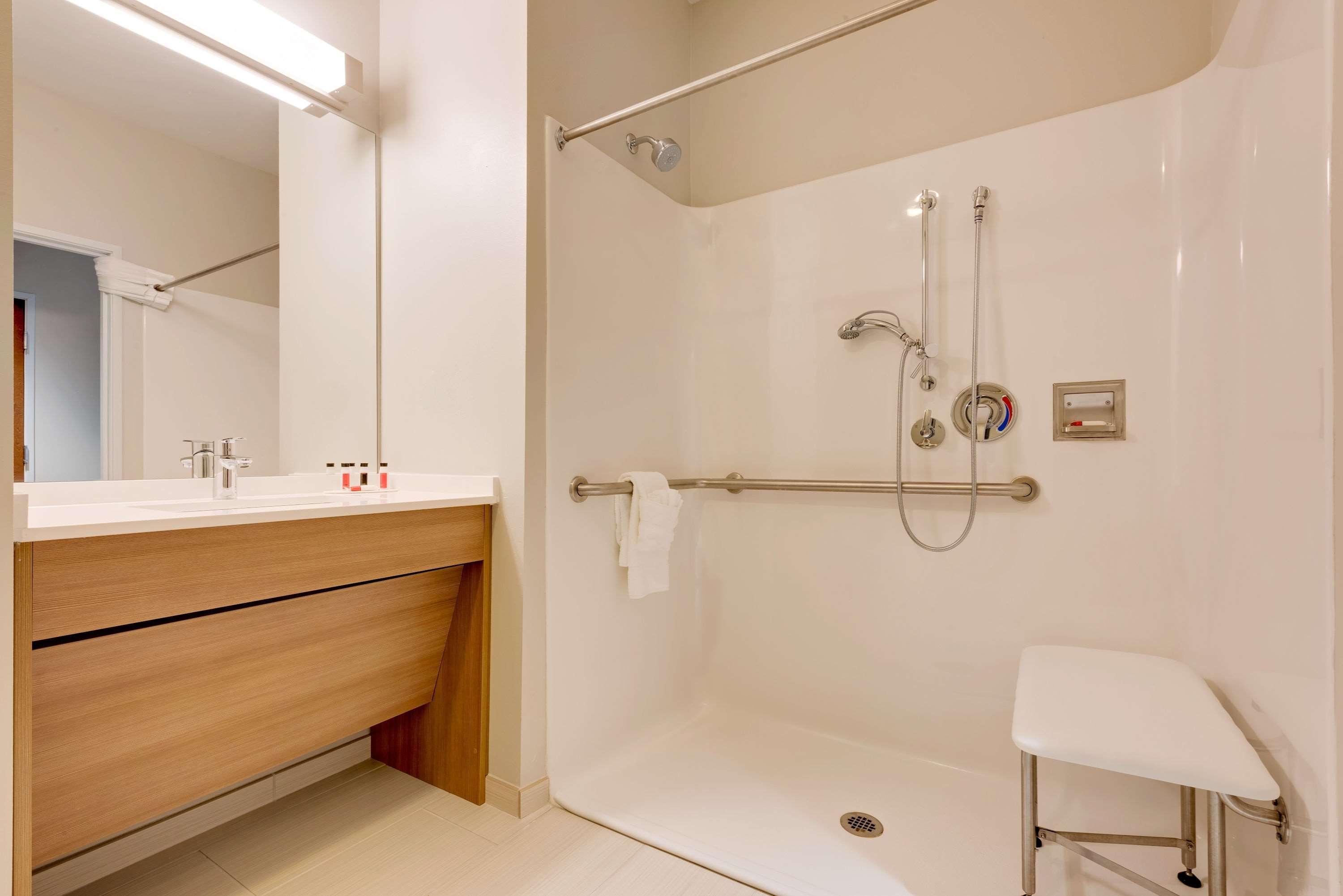 Microtel Inn & Suites By Wyndham Кларион Экстерьер фото