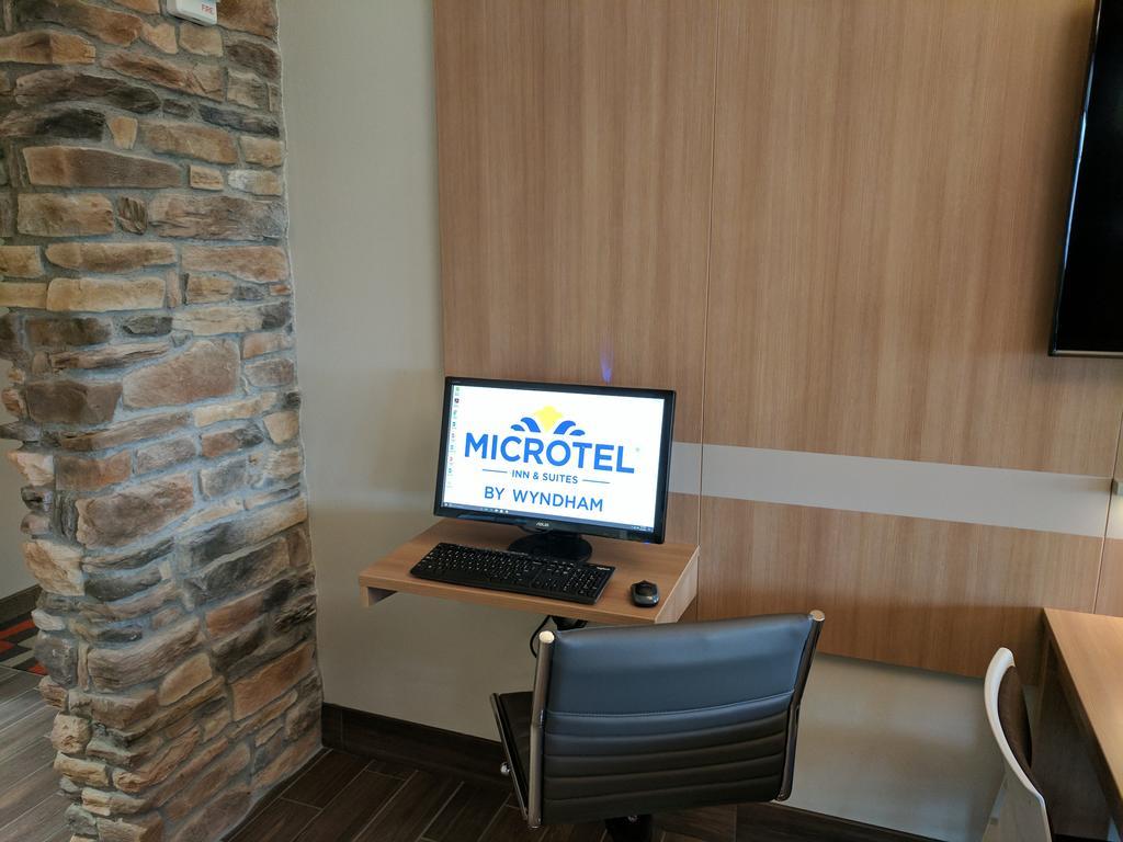 Microtel Inn & Suites By Wyndham Кларион Экстерьер фото